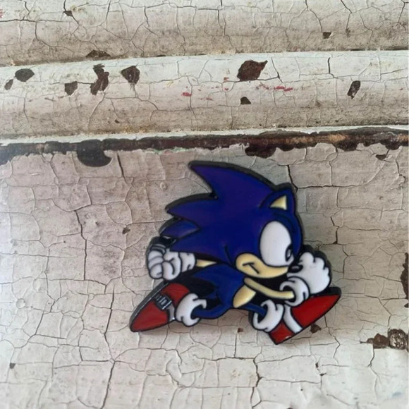 Brand new Sonic the Hedgehog inspired enamel pin - Picture 2 of 3